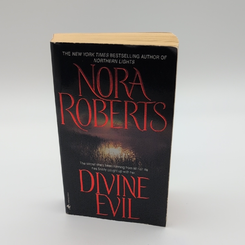 💵2/$10Bundle and Save💵Nora Roberts 'Divine Evil' Paperback Book